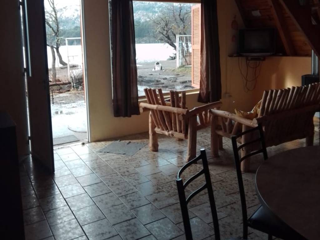 Living con salida al lago