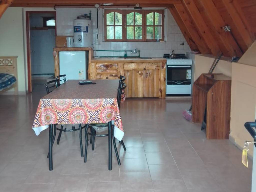 Cocina y comedor de la cabaña