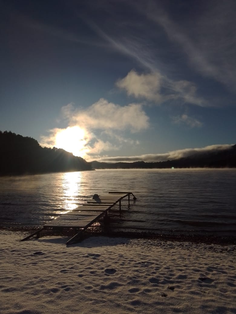 Sol de invierno sobre el lago